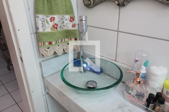 Banheiro Social de apartamento à venda com 2 quartos, 60m² em Parque São Pedro, Belo Horizonte