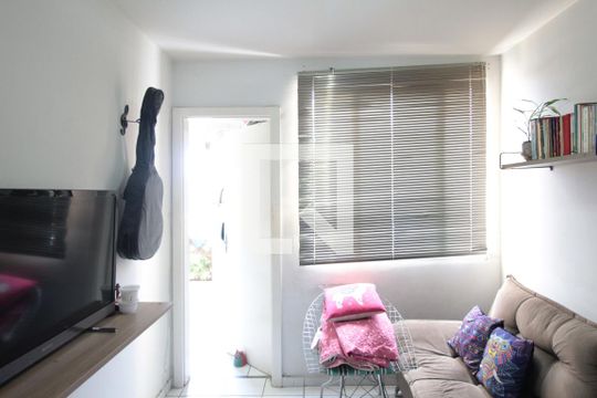 Sala de apartamento à venda com 2 quartos, 60m² em Parque São Pedro, Belo Horizonte