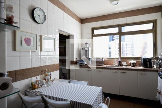 Cozinha de apartamento à venda com 4 quartos, 165m² em Funcionários, Belo Horizonte