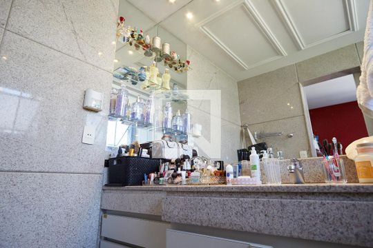Banheiro da Suíte de apartamento à venda com 4 quartos, 165m² em Funcionários, Belo Horizonte