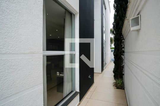 Corredor lateral 2 de casa de condomínio à venda com 3 quartos, 420m² em Cerâmica, São Caetano do Sul