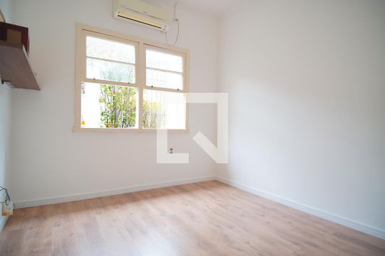 Quarto 2 de casa à venda com 5 quartos, 152m² em São João, Porto Alegre