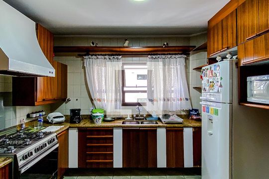 Cozinha de apartamento à venda com 3 quartos, 227m² em Água Rasa, São Paulo