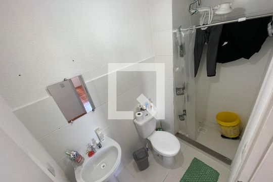 Banheiro de apartamento à venda com 2 quartos, 51m² em Feitoria, São Leopoldo