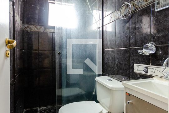 Banheiro de apartamento para alugar com 2 quartos, 46m² em Anhanguera, São Paulo