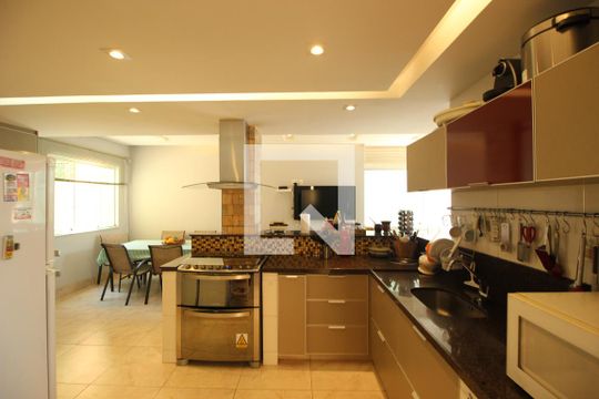 Cozinha de apartamento à venda com 4 quartos, 181m² em Cidade Nova, Belo Horizonte