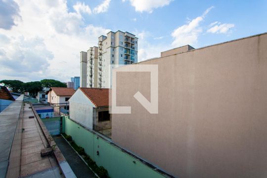 Vista do quintal de casa à venda com 3 quartos, 133m² em Vila Homero Thon, Santo André