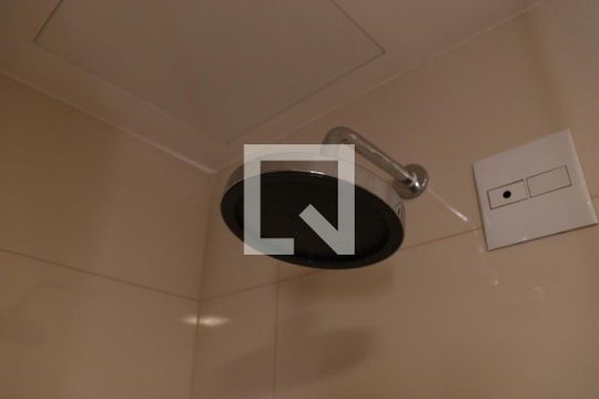 Banheiro de kitnet/studio para alugar com 1 quarto, 32m² em Setor Marista, Goiânia