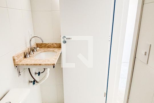 Banheiro da Suíte de apartamento à venda com 2 quartos, 57m² em Jardim Bela Vista, Santo André