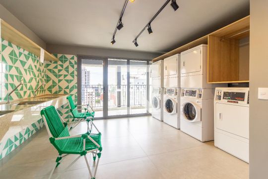Área comum - Lavanderia de kitnet/studio para alugar com 1 quarto, 26m² em Pinheiros, São Paulo