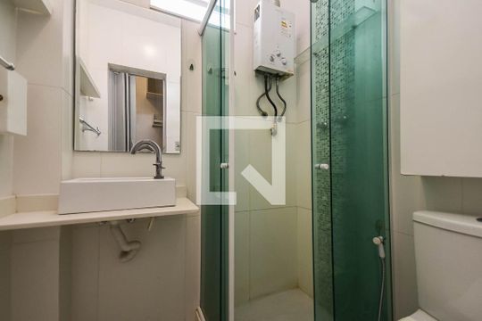Banheiro de apartamento à venda com 1 quarto, 33m² em Grajaú, Rio de Janeiro