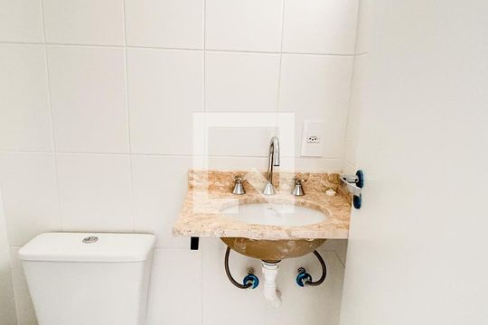 Banheiro da Suíte de apartamento à venda com 2 quartos, 57m² em Jardim Bela Vista, Santo André