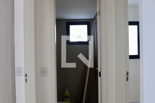 Corredor  de apartamento para alugar com 2 quartos, 36m² em Bosque da Saúde, São Paulo