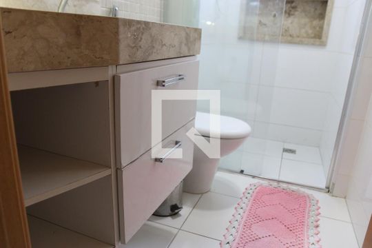 Banheiro da Suíte de apartamento para alugar com 3 quartos, 76m² em Jardim Goiás, Goiânia