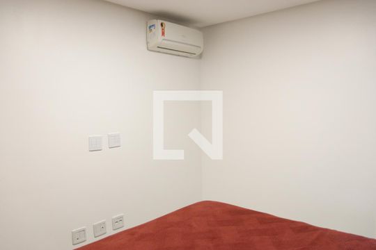 Suíte de apartamento para alugar com 3 quartos, 76m² em Jardim Goiás, Goiânia