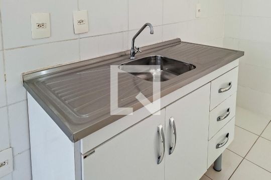 Cozinha de apartamento para alugar com 2 quartos, 47m² em Cidade Ocian, Praia Grande