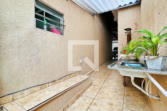 Área externa de casa à venda com 3 quartos, 172m² em Jardim do Papai, Guarulhos