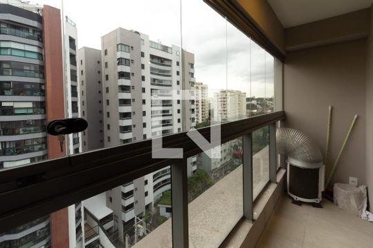 Varanda de kitnet/studio para alugar com 1 quarto, 25m² em Indianópolis, São Paulo