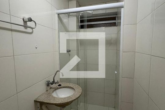 Banheiro de apartamento para alugar com 1 quarto, 28m² em Bela Vista, São Paulo