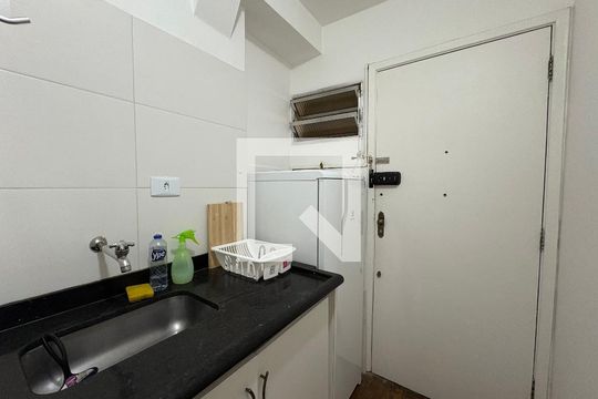 Cozinha de apartamento para alugar com 1 quarto, 28m² em Bela Vista, São Paulo