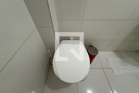 Banheiro de apartamento para alugar com 1 quarto, 28m² em Bela Vista, São Paulo