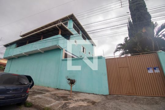 Fachada de casa à venda com 3 quartos, 370m² em Milanez, Contagem