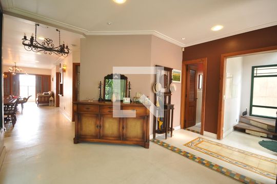 Sala de casa à venda com 4 quartos, 378m² em Vila Paiva, São Paulo