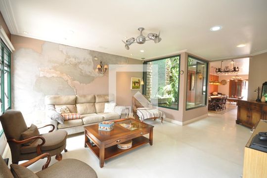 Sala de casa à venda com 4 quartos, 378m² em Vila Paiva, São Paulo