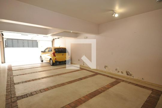 Garagem de casa à venda com 4 quartos, 378m² em Vila Paiva, São Paulo