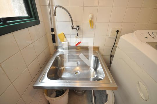 Área de Serviço de casa à venda com 4 quartos, 378m² em Vila Paiva, São Paulo