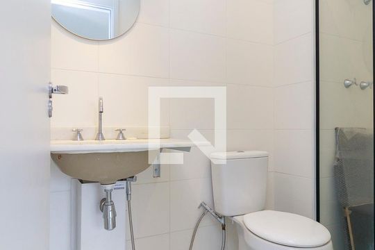 Banheiro de kitnet/studio para alugar com 0 quarto, 33m² em Brooklin, São Paulo