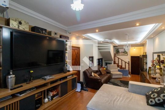 Sala de casa para alugar com 4 quartos, 252m² em Jardim Santa Mena, Guarulhos