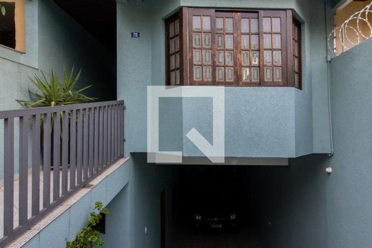 Garagem de casa para alugar com 4 quartos, 252m² em Jardim Santa Mena, Guarulhos