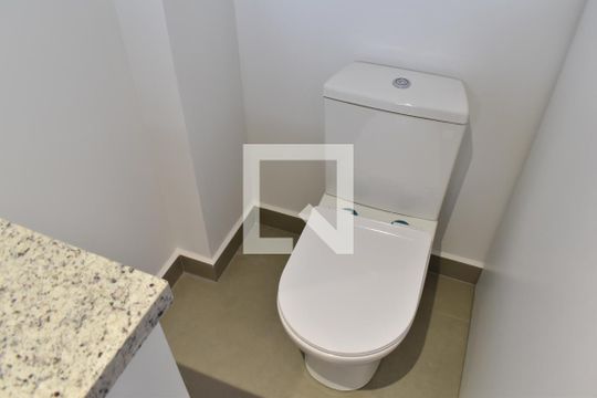 Banheiro de kitnet/studio para alugar com 1 quarto, 33m² em Portão, Curitiba