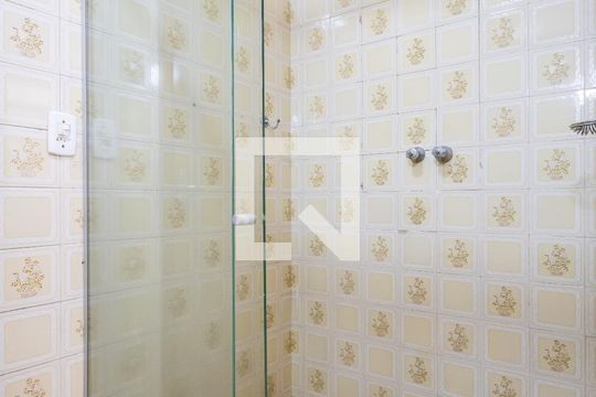 Banheiro de casa para alugar com 2 quartos, 80m² em Rochdale, Osasco