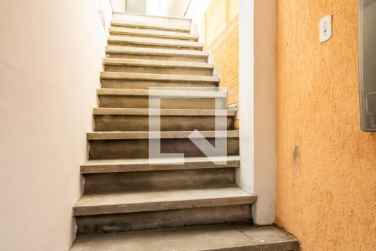 Corredor de casa para alugar com 2 quartos, 80m² em Rochdale, Osasco