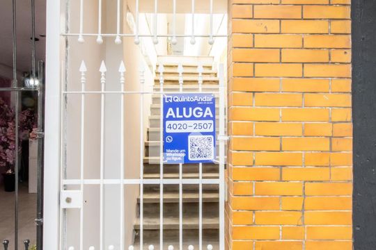Fachada de casa para alugar com 2 quartos, 80m² em Rochdale, Osasco