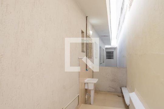 Área de Serviço de casa para alugar com 2 quartos, 80m² em Rochdale, Osasco
