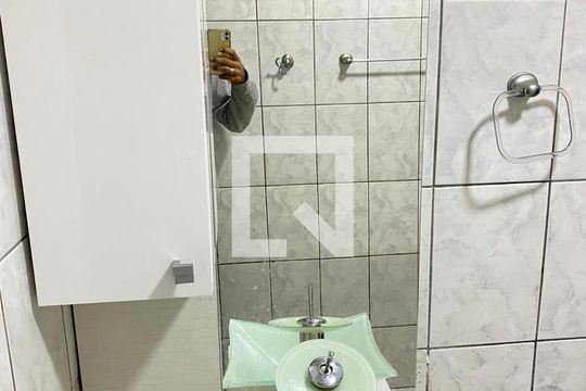 Banheiro de casa para alugar com 1 quarto, 80m² em Jardim Ponte Rasa, São Paulo