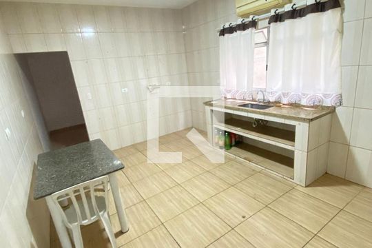 Cozinha de casa para alugar com 1 quarto, 80m² em Jardim Ponte Rasa, São Paulo