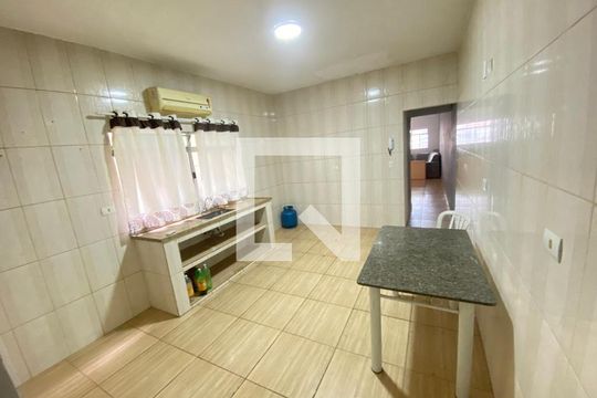 Sala de casa para alugar com 1 quarto, 80m² em Jardim Ponte Rasa, São Paulo