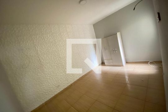 Quarto de casa para alugar com 1 quarto, 80m² em Jardim Ponte Rasa, São Paulo