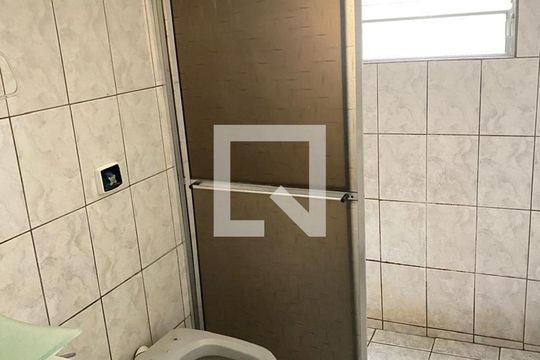 Banheiro de casa para alugar com 1 quarto, 80m² em Jardim Ponte Rasa, São Paulo