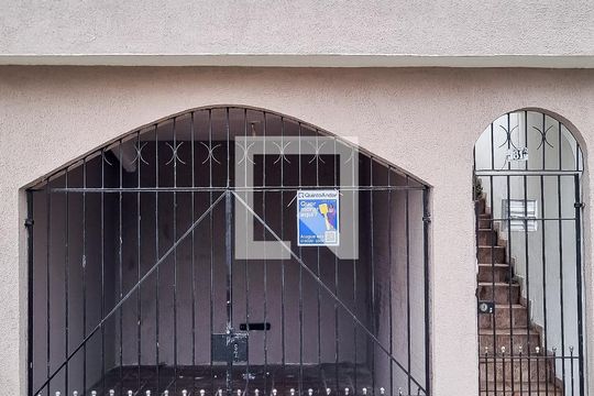 Fachada de casa para alugar com 2 quartos, 60m² em Jardim Pazini, Taboão da Serra