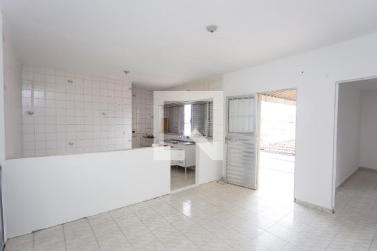 Casa para alugar com 2 quartos, 60m² em Jardim Pazini, Taboão da Serra