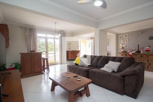 Casa à venda com 4 quartos, 134m² em Parque Sao Domingos, São Paulo