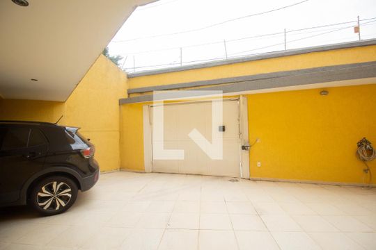 Garagem de casa à venda com 4 quartos, 134m² em Parque Sao Domingos, São Paulo