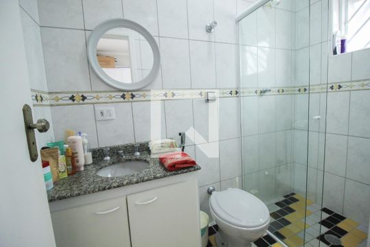 Banheiro de casa à venda com 3 quartos, 175m² em Vila Bertioga, São Paulo
