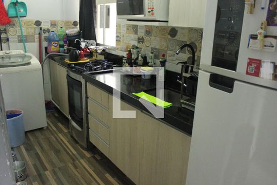 Cozinha de apartamento para alugar com 2 quartos, 39m² em Vila Nova Bonsucesso, Guarulhos