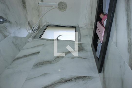 Banheiro de apartamento para alugar com 2 quartos, 39m² em Vila Nova Bonsucesso, Guarulhos